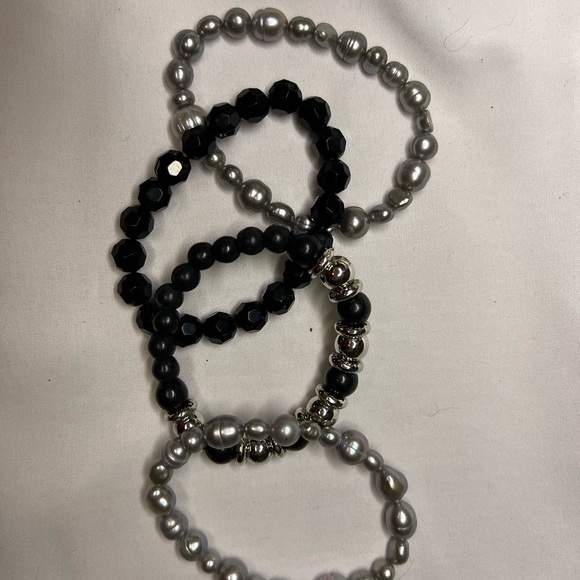 Stretchy set of Black, gray and silver tones. Arm Party with 4 bracelets - Picture 5 of 5